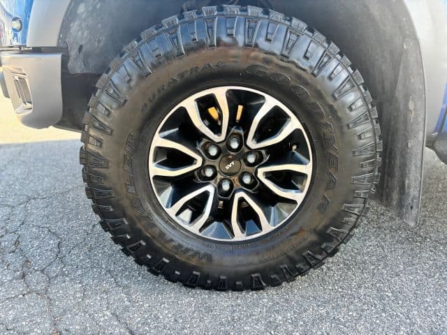 Pre-Owned 2014 Ford F150 SuperCrew Cab SVT Raptor Pickup 4D 5 1/2 ft - photo - 10